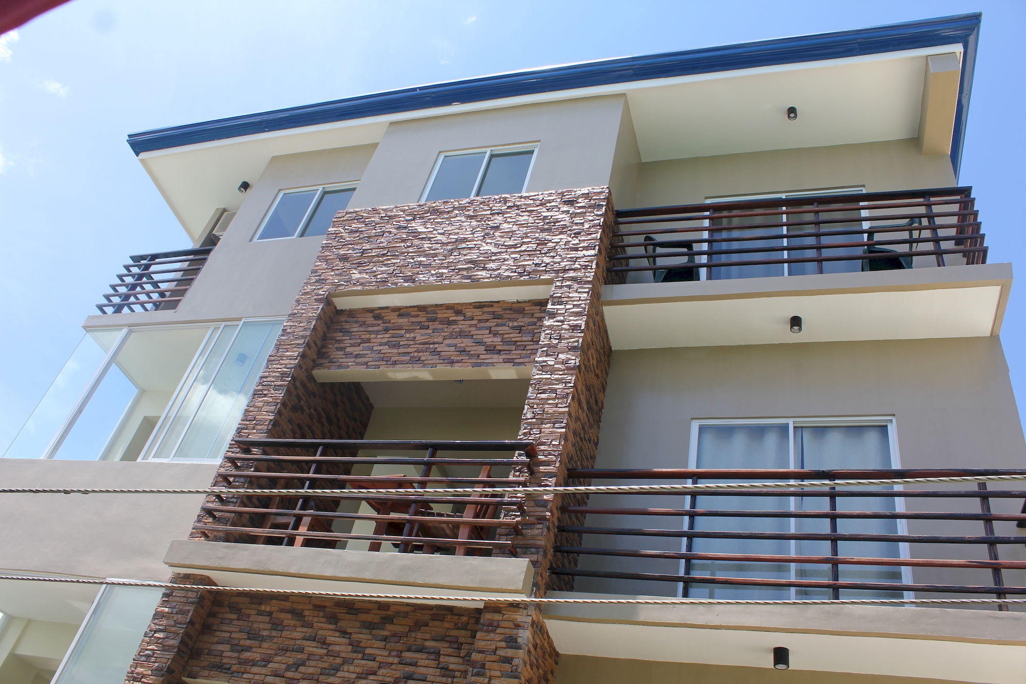 bahay-panuluyan Aqua Travel *